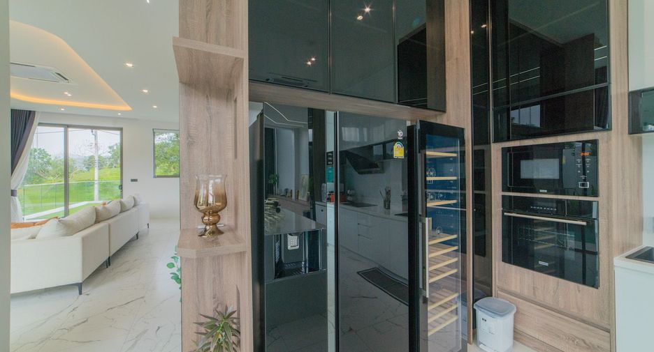 For rent and for sale 5 bedrooms villa in Kathu, Phuket