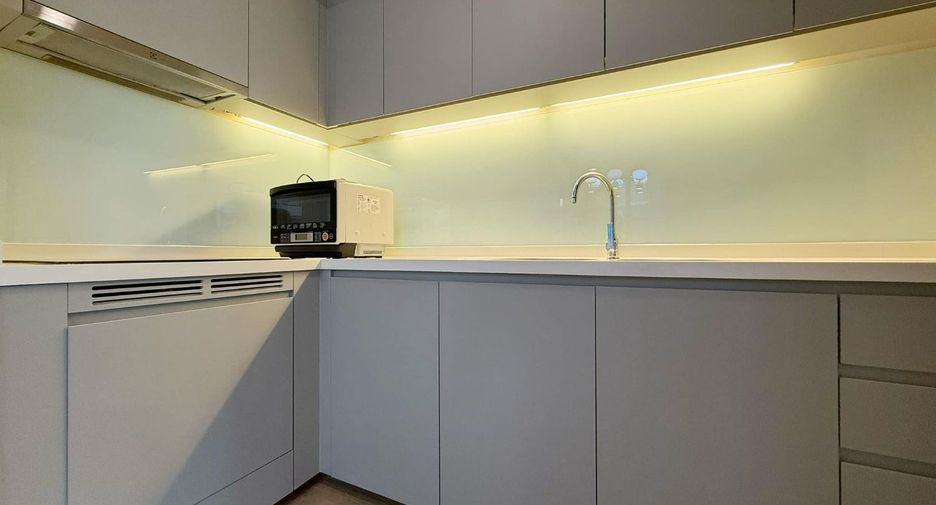 Аренда и продажа 3 спальни кондо в Кхлонг Тоеи, Бангкок