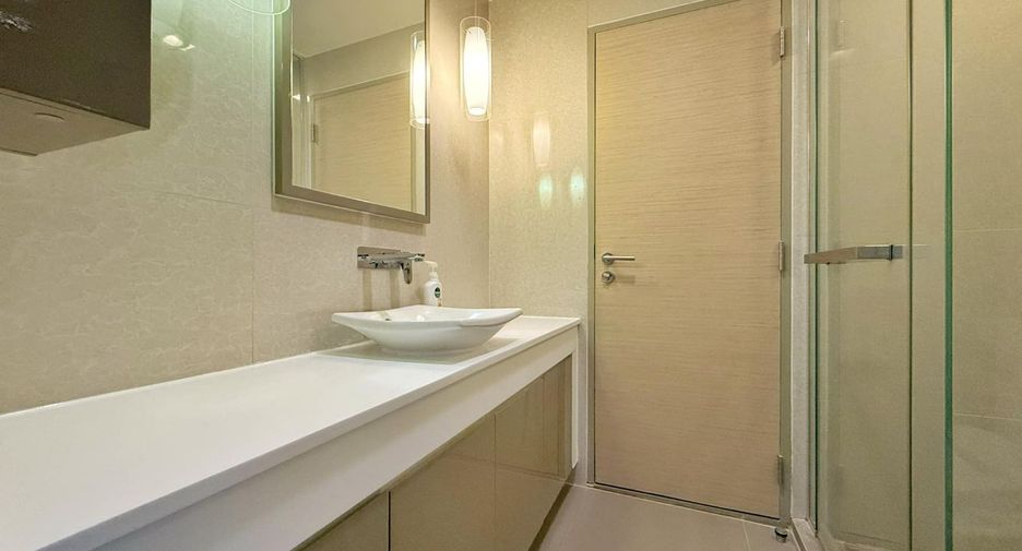 Аренда и продажа 3 спальни кондо в Кхлонг Тоеи, Бангкок