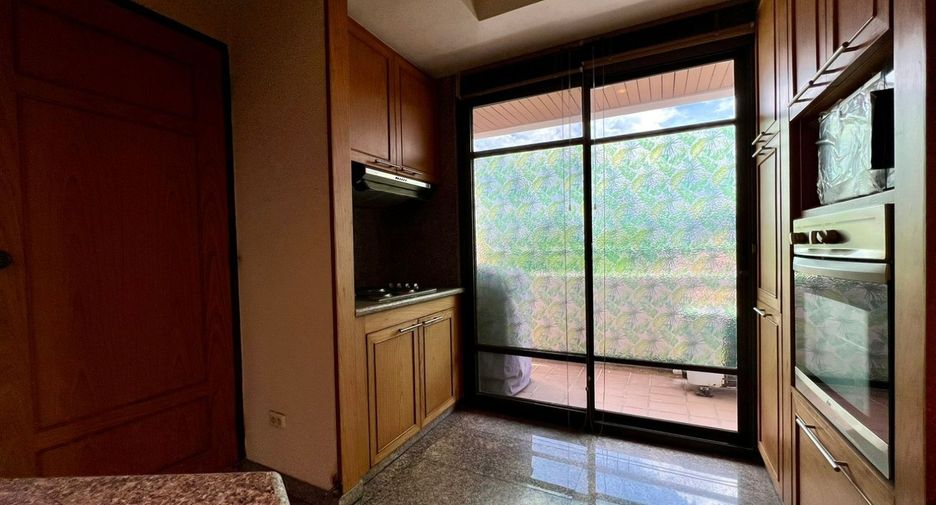 For rent 3 bedrooms condo in Watthana, Bangkok