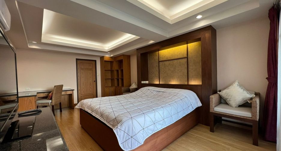 For rent 3 bedrooms condo in Watthana, Bangkok
