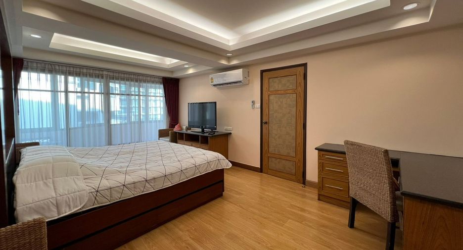 For rent 3 bedrooms condo in Watthana, Bangkok