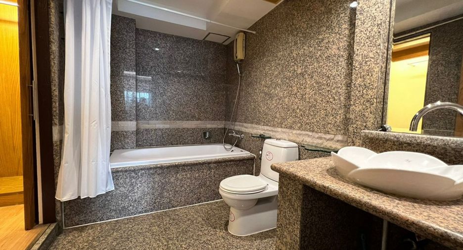 For rent 3 bedrooms condo in Watthana, Bangkok