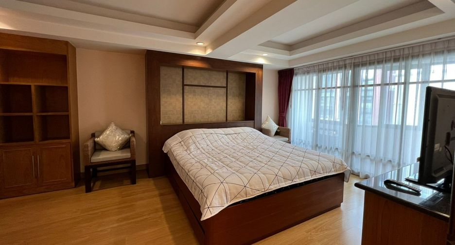 For rent 3 bedrooms condo in Watthana, Bangkok