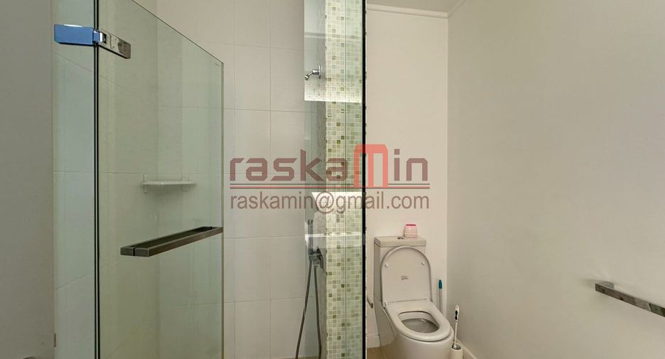 For rent 2 bedrooms condo in North Pattaya, Pattaya
