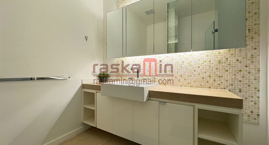 For rent 2 bedrooms condo in North Pattaya, Pattaya