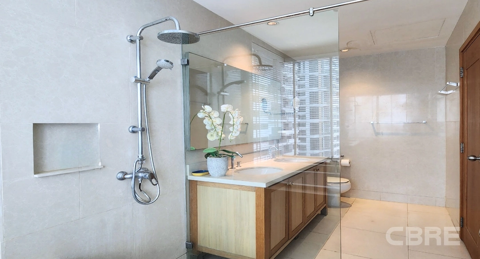 For sale 2 ベッドルーム condo in Khlong Toei, Bangkok