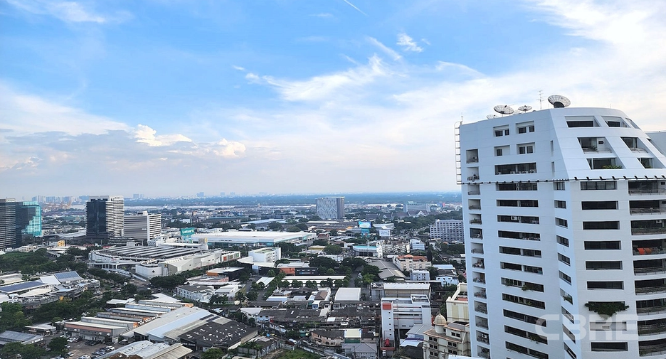For sale 2 ベッドルーム condo in Khlong Toei, Bangkok