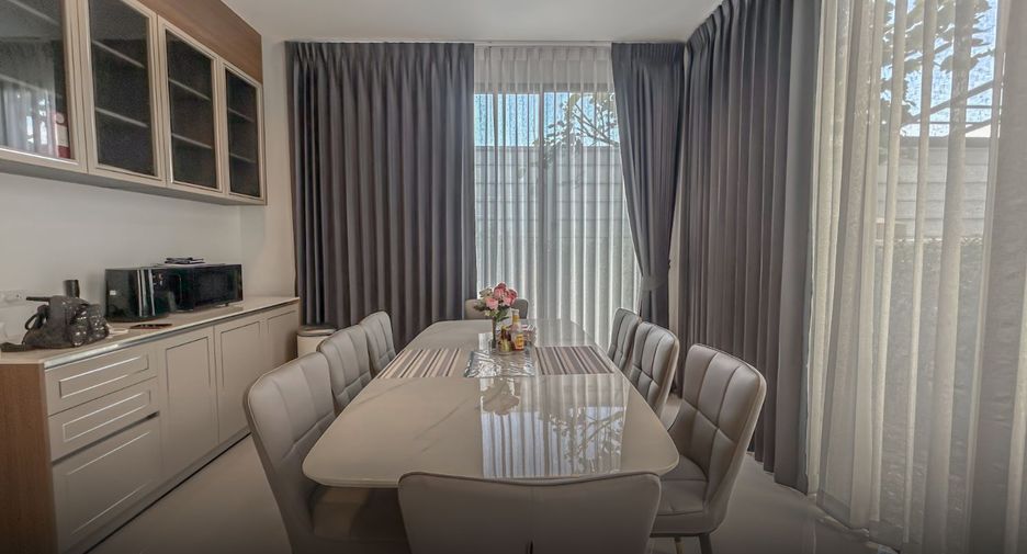 For rent and for sale 5 bedrooms house in Lat Krabang, Bangkok