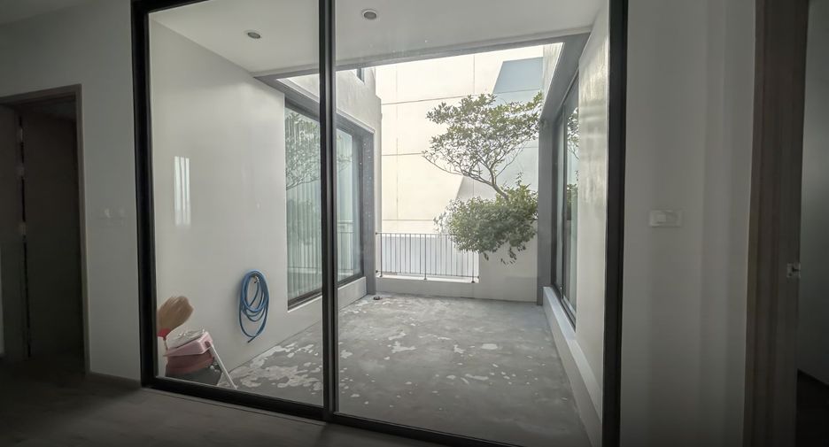 For rent and for sale 5 bedrooms house in Lat Krabang, Bangkok
