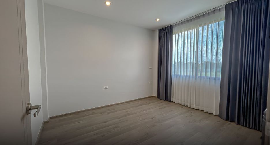 For rent and for sale 5 bedrooms house in Lat Krabang, Bangkok