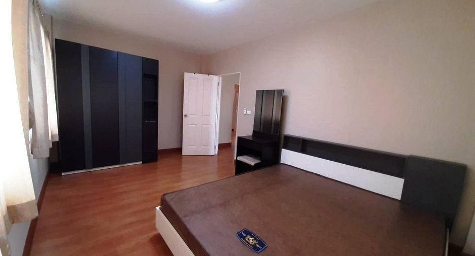 For rent 3 bedrooms house in Pak Kret, Nonthaburi