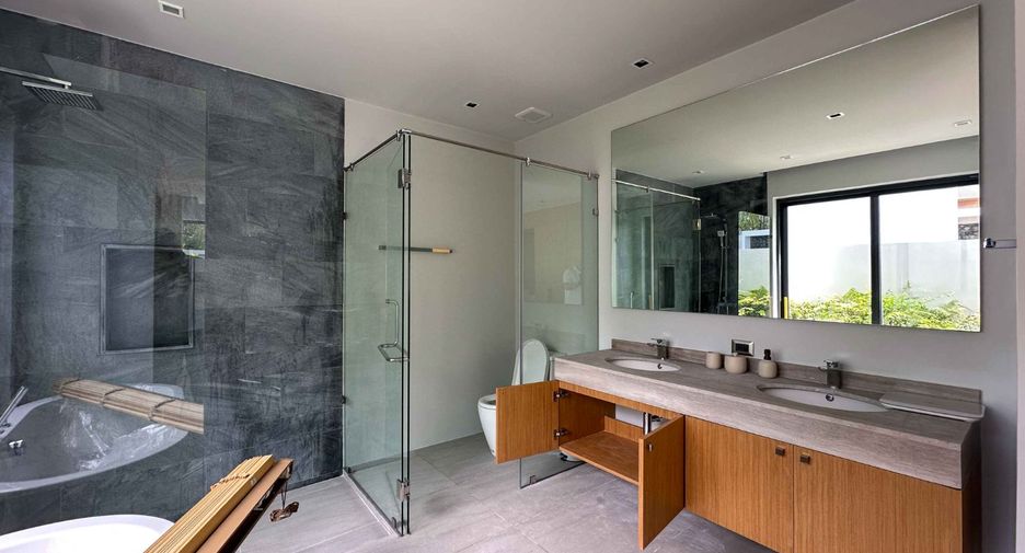 For sale 4 bedrooms villa in Thalang, Phuket