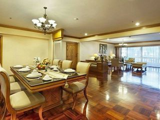 For rent 4 bedrooms house in Watthana, Bangkok