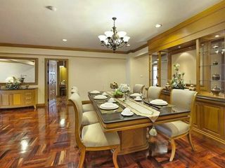 For rent 4 bedrooms house in Watthana, Bangkok