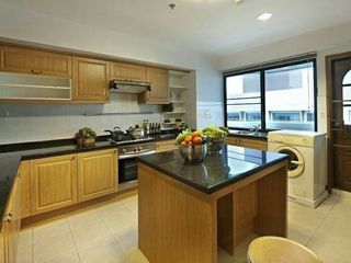 For rent 4 bedrooms house in Watthana, Bangkok
