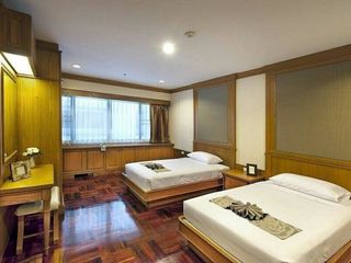 For rent 4 bedrooms house in Watthana, Bangkok