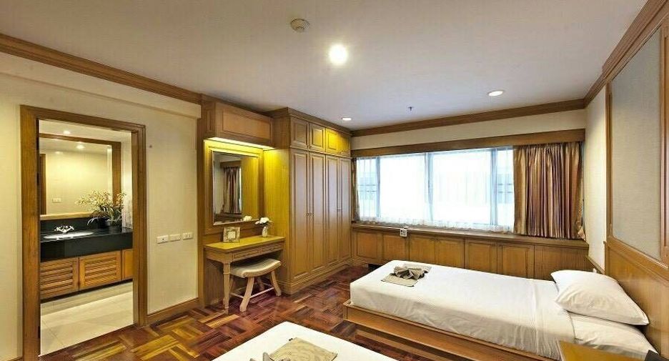 À louer 4 chambres maison à Watthana, Bangkok