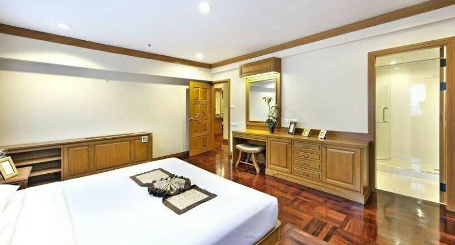À louer 4 chambres maison à Watthana, Bangkok