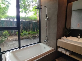 Condo en venta de 2 habitaciones en Bang Na, Bangkok