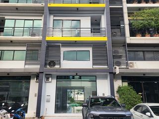 Büro zur Miete mit 6 Zimmer in Prawet, Bangkok