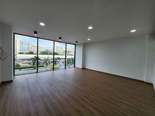 Büro zur Miete mit 6 Zimmer in Prawet, Bangkok
