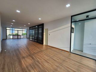 Büro zur Miete mit 6 Zimmer in Prawet, Bangkok