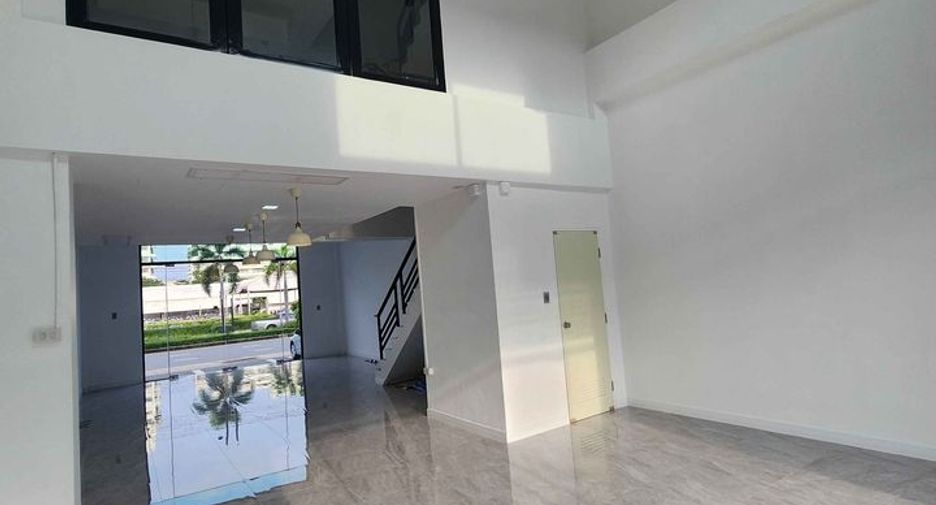 Büro zur Miete mit 6 Zimmer in Prawet, Bangkok