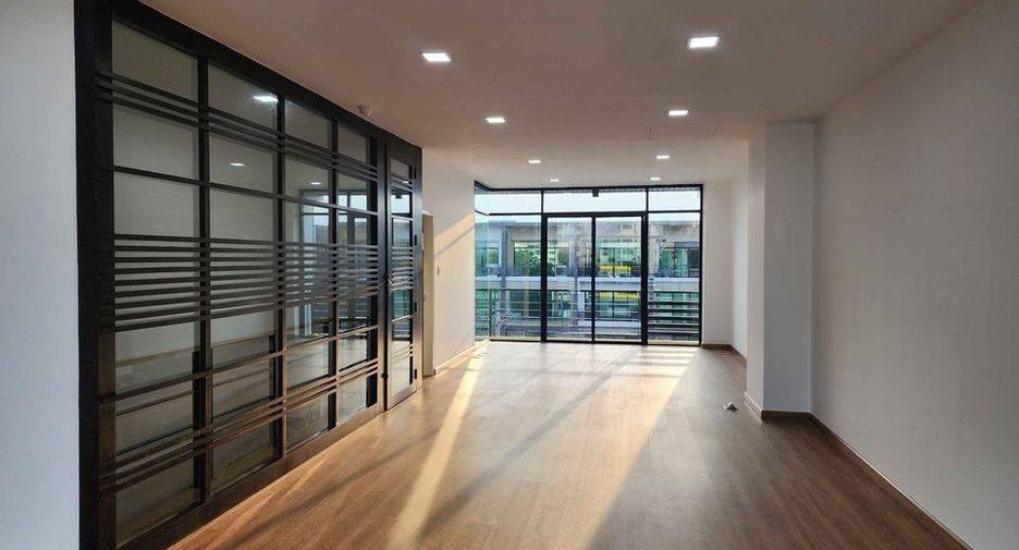 Büro zur Miete mit 6 Zimmer in Prawet, Bangkok