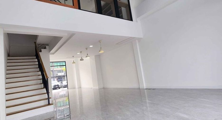 Büro zur Miete mit 6 Zimmer in Prawet, Bangkok
