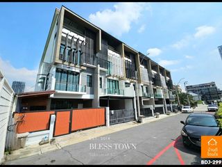 For sale 3 ベッドルーム townhouse in Khlong Toei, Bangkok