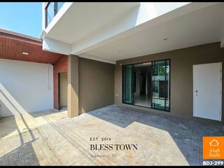 For sale 3 ベッドルーム townhouse in Khlong Toei, Bangkok