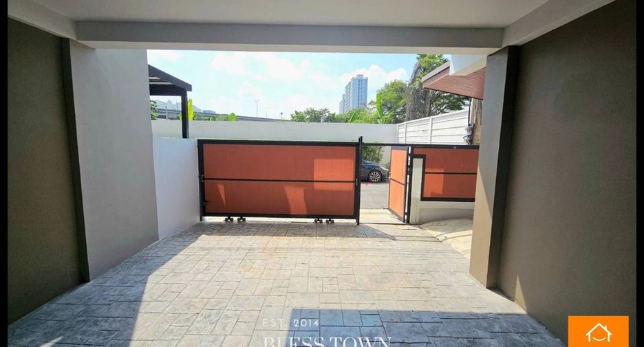 Reihenhaus zum Kauf mit 3 Zimmer in Khlong Toei, Bangkok