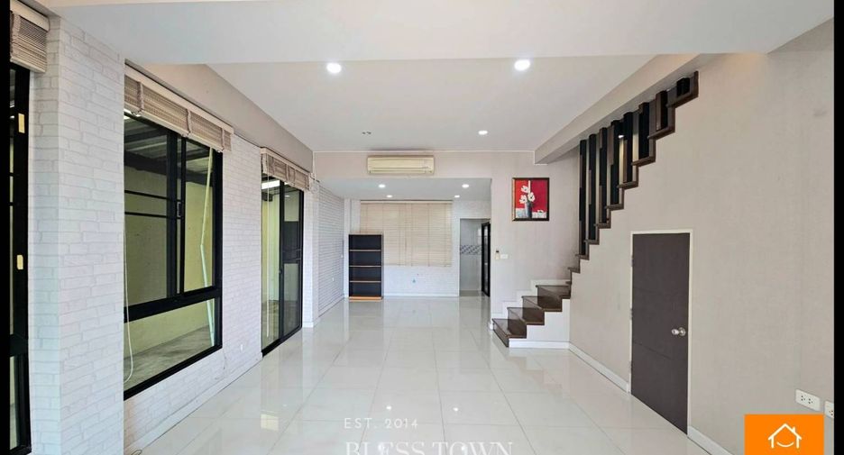 Reihenhaus zum Kauf mit 3 Zimmer in Khlong Toei, Bangkok