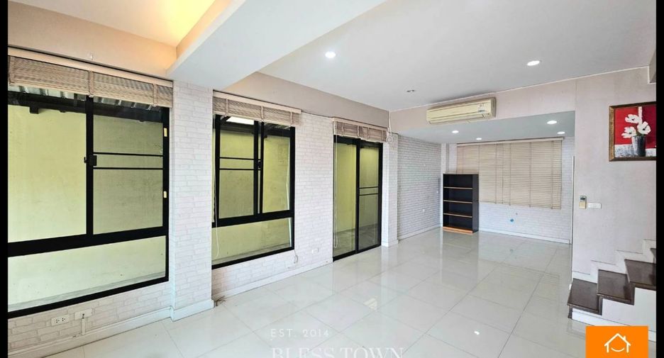 Reihenhaus zum Kauf mit 3 Zimmer in Khlong Toei, Bangkok