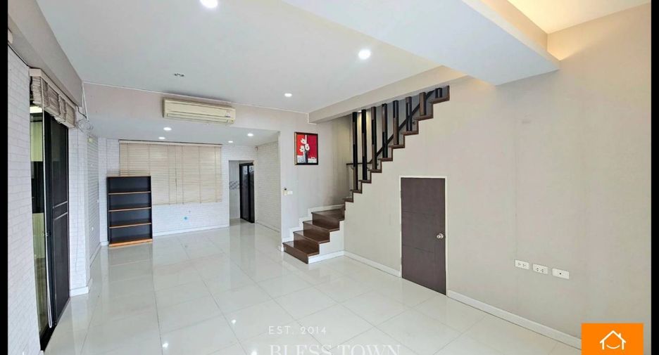 Reihenhaus zum Kauf mit 3 Zimmer in Khlong Toei, Bangkok