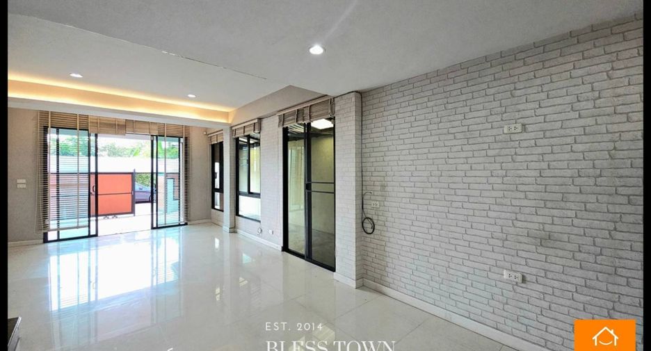 Reihenhaus zum Kauf mit 3 Zimmer in Khlong Toei, Bangkok