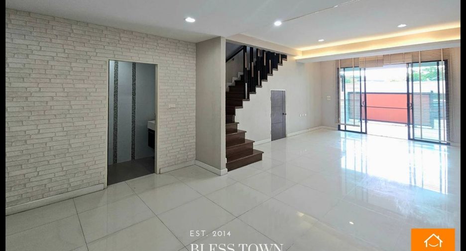 Reihenhaus zum Kauf mit 3 Zimmer in Khlong Toei, Bangkok
