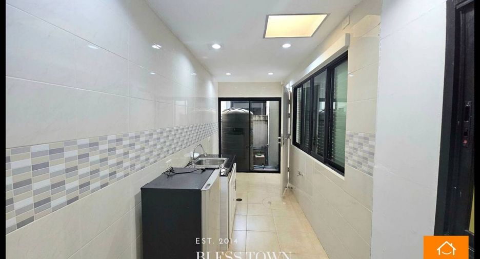 Reihenhaus zum Kauf mit 3 Zimmer in Khlong Toei, Bangkok