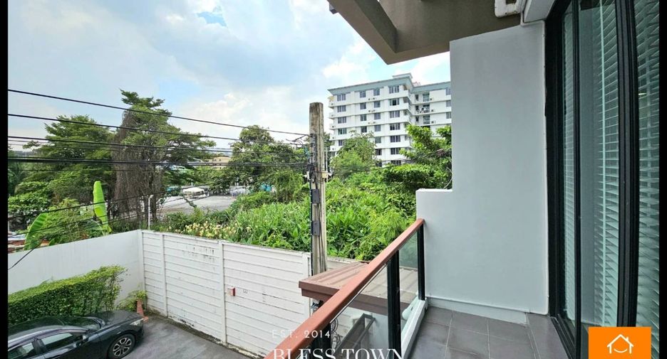 Reihenhaus zum Kauf mit 3 Zimmer in Khlong Toei, Bangkok