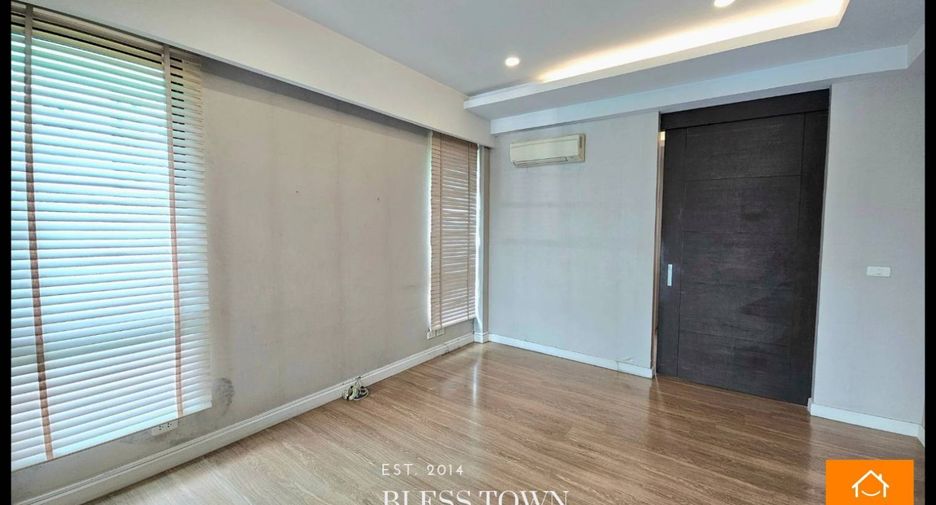 Reihenhaus zum Kauf mit 3 Zimmer in Khlong Toei, Bangkok