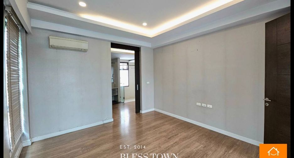 Reihenhaus zum Kauf mit 3 Zimmer in Khlong Toei, Bangkok