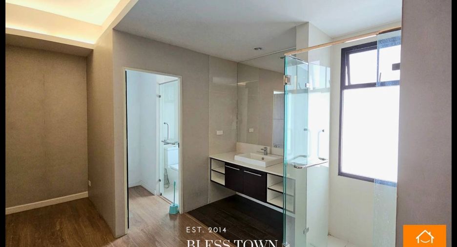 Reihenhaus zum Kauf mit 3 Zimmer in Khlong Toei, Bangkok