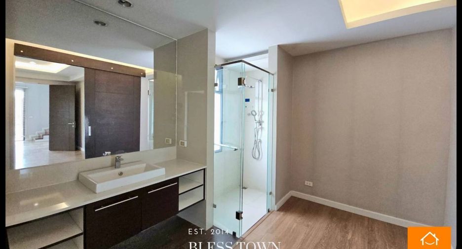 Reihenhaus zum Kauf mit 3 Zimmer in Khlong Toei, Bangkok