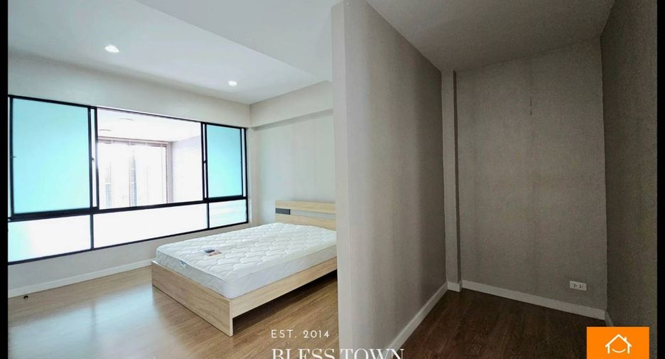 Reihenhaus zum Kauf mit 3 Zimmer in Khlong Toei, Bangkok