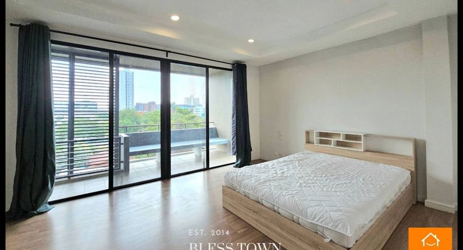 Reihenhaus zum Kauf mit 3 Zimmer in Khlong Toei, Bangkok