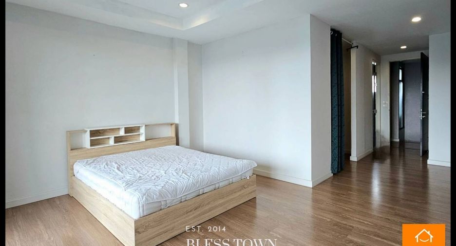 Reihenhaus zum Kauf mit 3 Zimmer in Khlong Toei, Bangkok