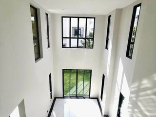 For sale 6 bedrooms house in Saphan Sung, Bangkok