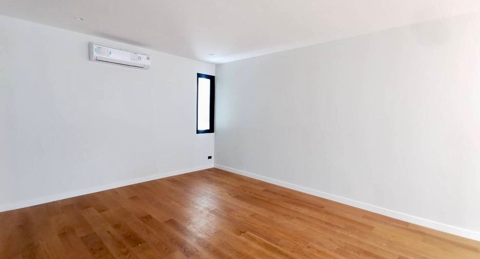 For sale 6 bedrooms house in Saphan Sung, Bangkok