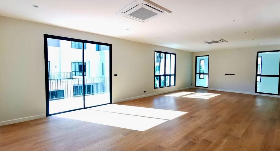 For sale 6 bedrooms house in Saphan Sung, Bangkok